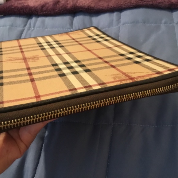 Authentic Vintage Burberry Haymarket Check I Pad Holder. - Picture 3 of 16